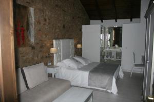 Ένα ή περισσότερα κρεβάτια σε δωμάτιο στο La Casa del Médico Hotel Boutique