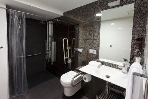 Baðherbergi á RuralSuite Hotel Apartamentos