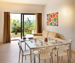 a living room with a table and chairs at Residence Goethe in Malcesine