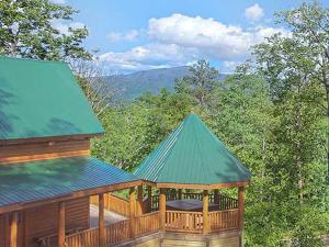 Luvin Logs Lodge Cabin