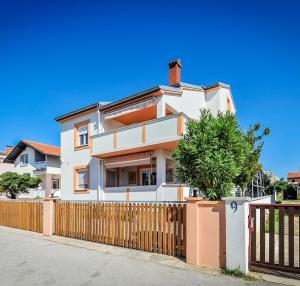 Budova, kde se apartmán nachází