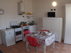 Kuchnia lub aneks kuchenny w obiekcie Casa Vacanze Bungalow I Girasoli
