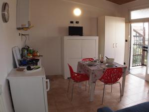 Kuchnia lub aneks kuchenny w obiekcie Casa Vacanze Bungalow I Girasoli