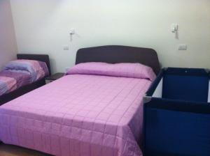 A bed or beds in a room at Tempo Di Sole con Serv Spiaggia