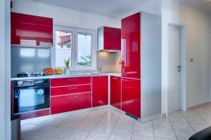 Kuchyň nebo kuchyňský kout v ubytování Seafront Suites Maja
