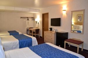 Ένα ή περισσότερα κρεβάτια σε δωμάτιο στο Travelodge by Wyndham Niagara Falls - New York