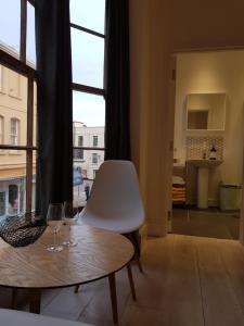 Χώρος καθιστικού στο The Antidote