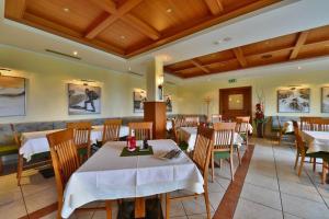 Restauracja lub miejsce do jedzenia w obiekcie Gasthof und Hotel Rieder GmbH