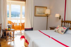 Cama o camas de una habitación en Parador de Ribadeo