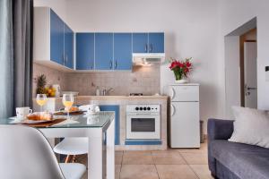Kuchyň nebo kuchyňský kout v ubytování Seafront Suites Maja