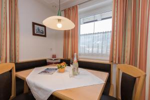 Nápoje v ubytovaní Appartementhaus Anna