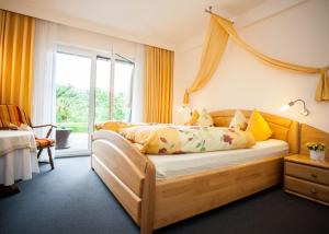 Postel nebo postele na pokoji v ubytování Landhaus Florian + 37 fotografií