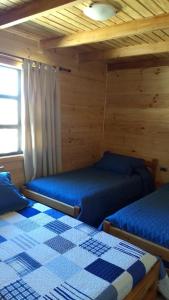 Cama ou camas em um quarto em HelChiloé Cabañas