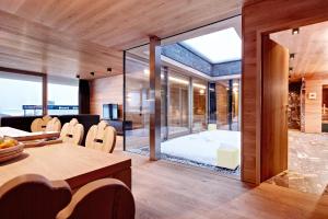Una cama o camas en una habitación de Smaragdresort