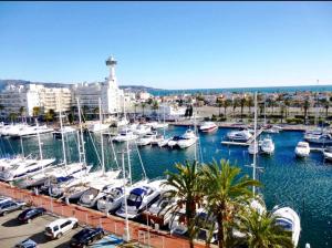 a marina filled with lots of boats in the water at Edifici Violetta in Empuriabrava