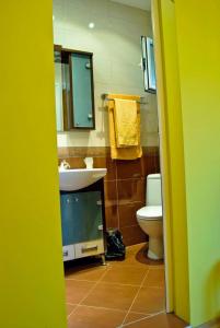 A bathroom at Guest House Elegance
