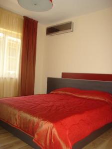 A bed or beds in a room at Guest House Elegance
