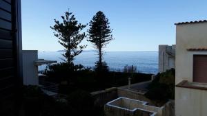 ピッツォルンゴにあるA Due Passi Dal Mareの家から見える海