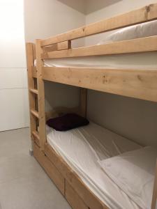 ヴォジャニーにあるDomaine du Patreの二段ベッド2組が備わる客室です。