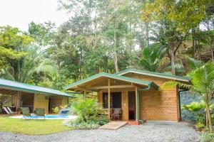 a house in the middle of a forest at Forest Lodge in Uvita