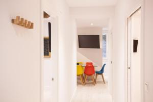 a hallway with a dining room with a table and chairs at Baps Apartaments 2 in Bilbao