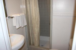 Ванная комната в Surf Villa Hotel