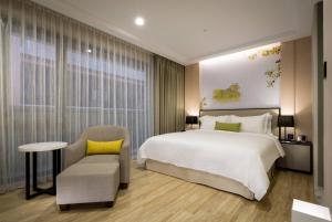 Кровать или кровати в номере 星鑽國際商旅 編號315
