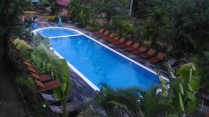 Bazén v ubytování Sengahloune Resort nebo v jeho okolí