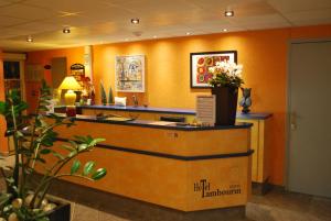 Lobbyn eller receptionsområdet på Hotel Tambourin