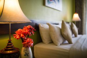 Postel nebo postele na pokoji v ubytování Poonyamantra Resort