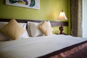 Postel nebo postele na pokoji v ubytování Poonyamantra Resort