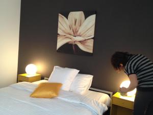 Кровать или кровати в номере Au Boeuf Rouge