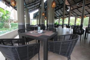Restaurace v ubytování Maikhao Palm Beach Resort - SHA Plus