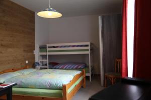 Postel nebo postele na pokoji v ubytování Hotel de Commune