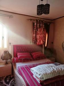 Ένα ή περισσότερα κρεβάτια σε δωμάτιο στο فيلا داخل كومبوند ستيلا