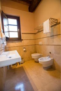 A bathroom at Spa Resort Fonte Alla Lepre