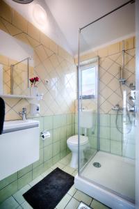 Koupelna v ubytování Seafront Suites Maja