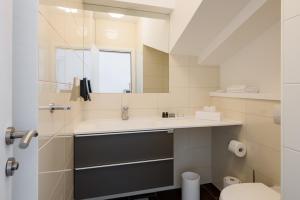 a bathroom with a sink and a mirror at Belado Residence Bol in Bol