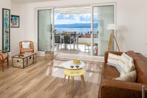 a living room with a couch and a table at Belado Residence Bol in Bol