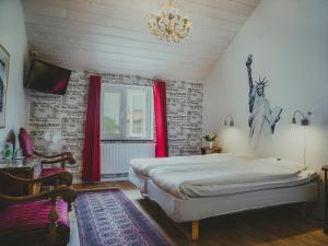 מיטה או מיטות בחדר ב-Lydinge Resort