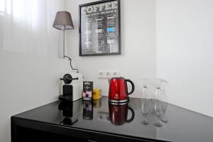 a counter with glasses and a coffee maker on it at Guesthouse Prinsencanal 1 in Amsterdam