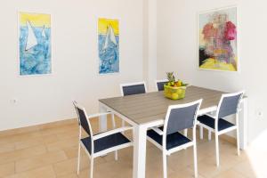 a dining room with a wooden table and chairs at Belado Residence Bol in Bol
