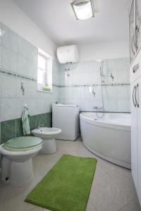 Koupelna v ubytování Apartment Paradise View + 23 fotografií