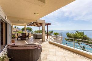 Bazén v ubytování Apartment Paradise View nebo v jeho okolí
