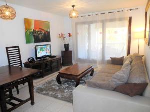 a living room with a couch and a table at Las Dunas Apartment in Albir