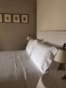 Ένα ή περισσότερα κρεβάτια σε δωμάτιο στο Le Case Di San Vitale