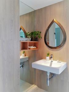 Bagno di Around The Tree Manor