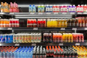 Supermarket nebo jiné obchody v  hotelu nebo okolí