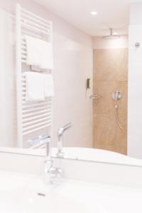 a bathroom with a shower and a sink at Hotel am Marktplatz - Landgasthof Wratschko - Gamlitz in Gamlitz