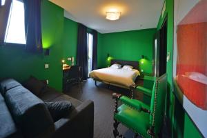 Postel nebo postele na pokoji v ubytování Logis - Hotel Restaurant La Mire